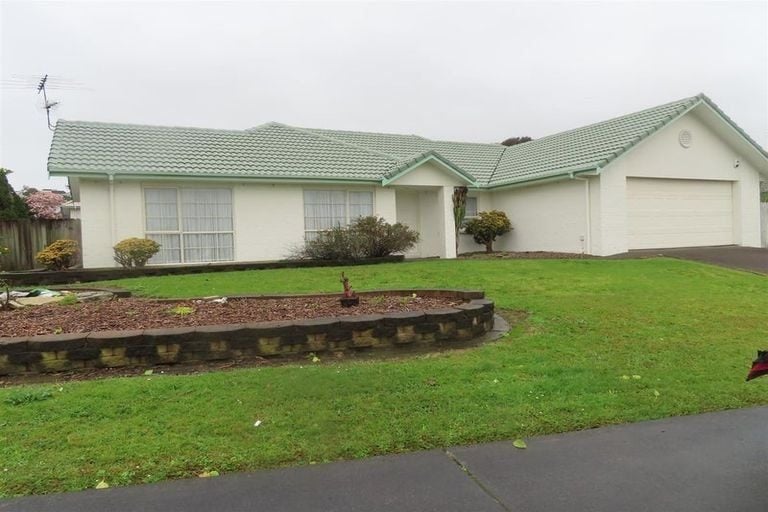 53 Palmcrest Grove, Highland Park, Auckland - Carousel 2