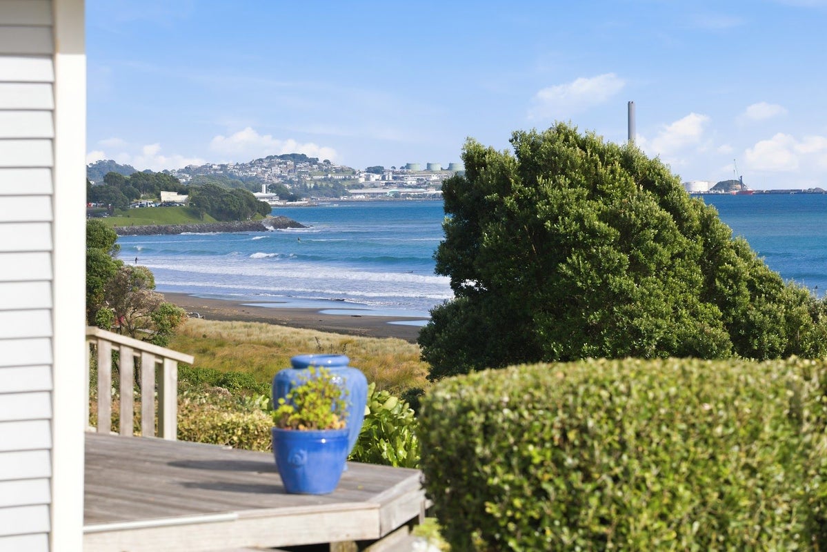 2B Beach Street, Fitzroy, New Plymouth - Carousel 2