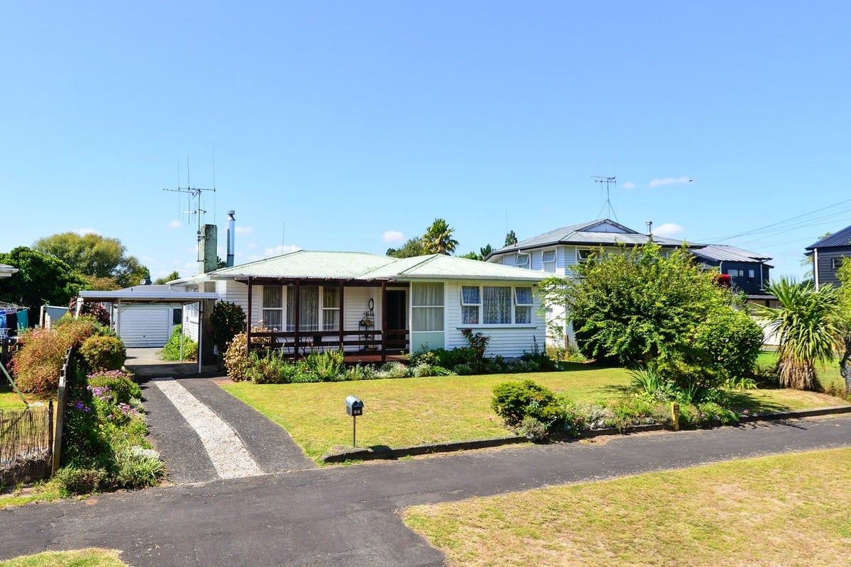 68 Lewis Street, Glenview, Hamilton - Carousel 1