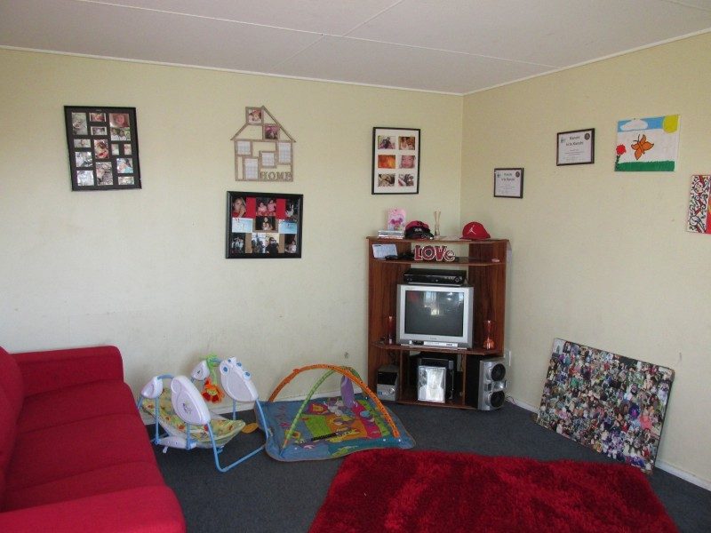2 Caernarvon Drive, Flaxmere, Hastings - Carousel 2