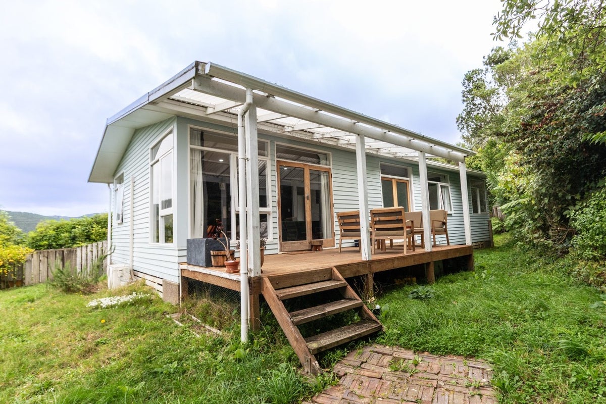 9 Berrymead Way, Karori, Wellington - Carousel 1