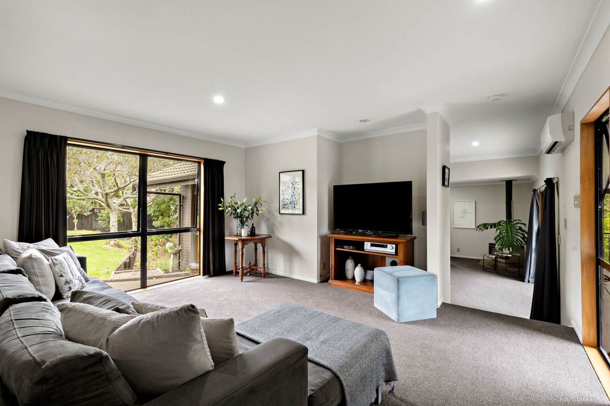 14 Castleton Drive, Howick, Auckland - Carousel 2