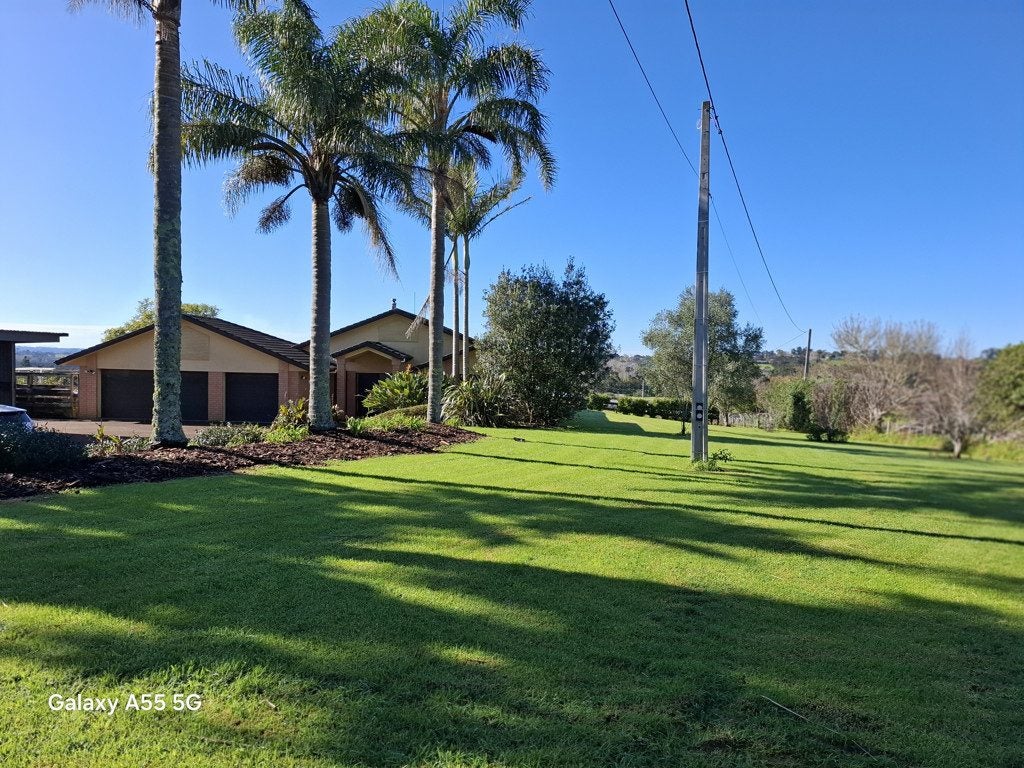 469 Waitakere Road, Henderson - Carousel 1