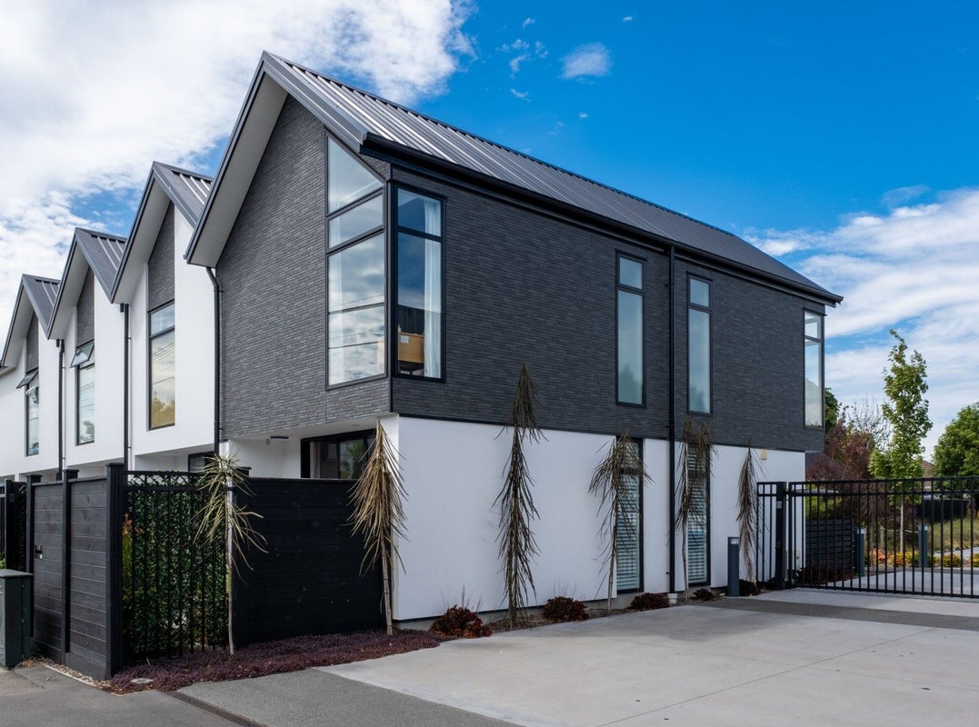 1/18 New Brighton Road, Shirley, Christchurch - Carousel 1