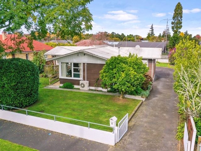 84 Brookfield Street, Hamilton East, Hamilton - Carousel 2