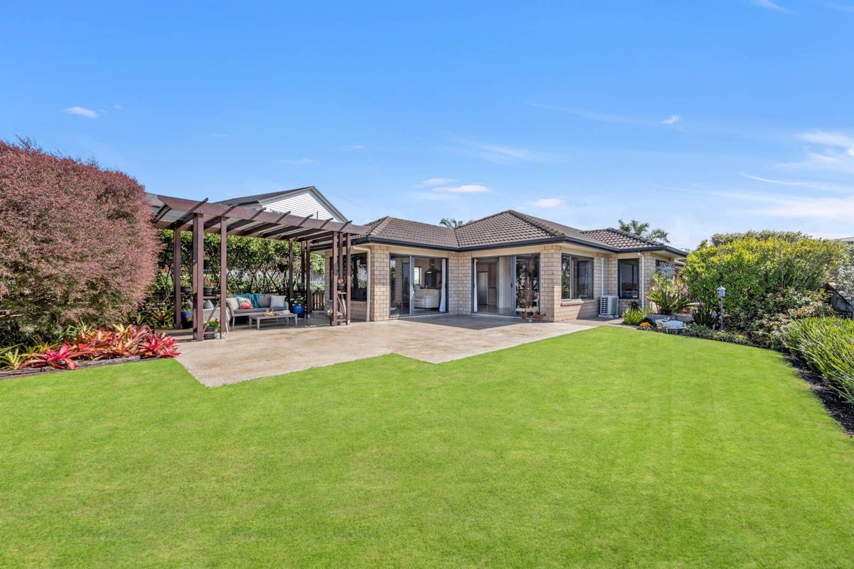 20 Columbia Crescent, Beachlands, Auckland - Carousel 1