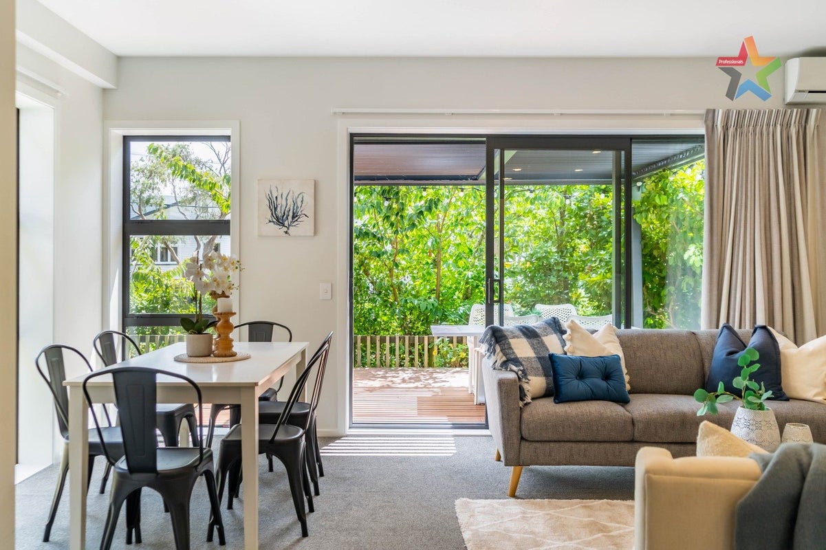 17 Glen Evans Crescent, Fairfield, Lower Hutt - Carousel 1