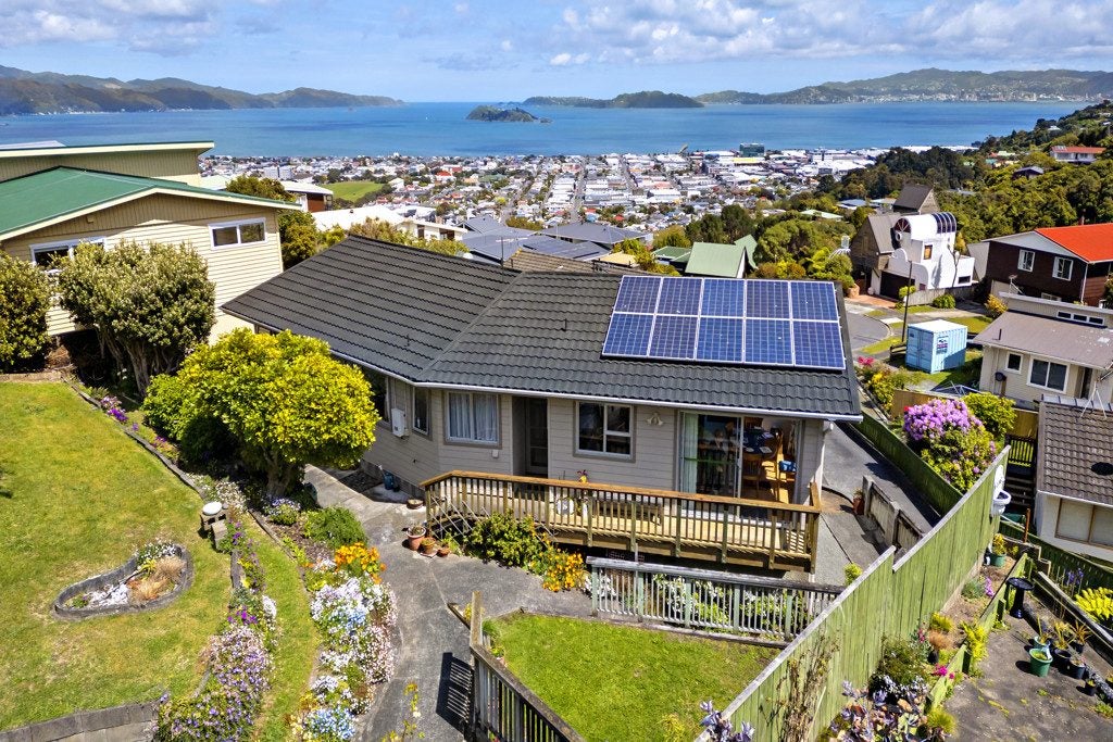 13 Hibiscus Grove, Maungaraki, Lower Hutt - Carousel 2
