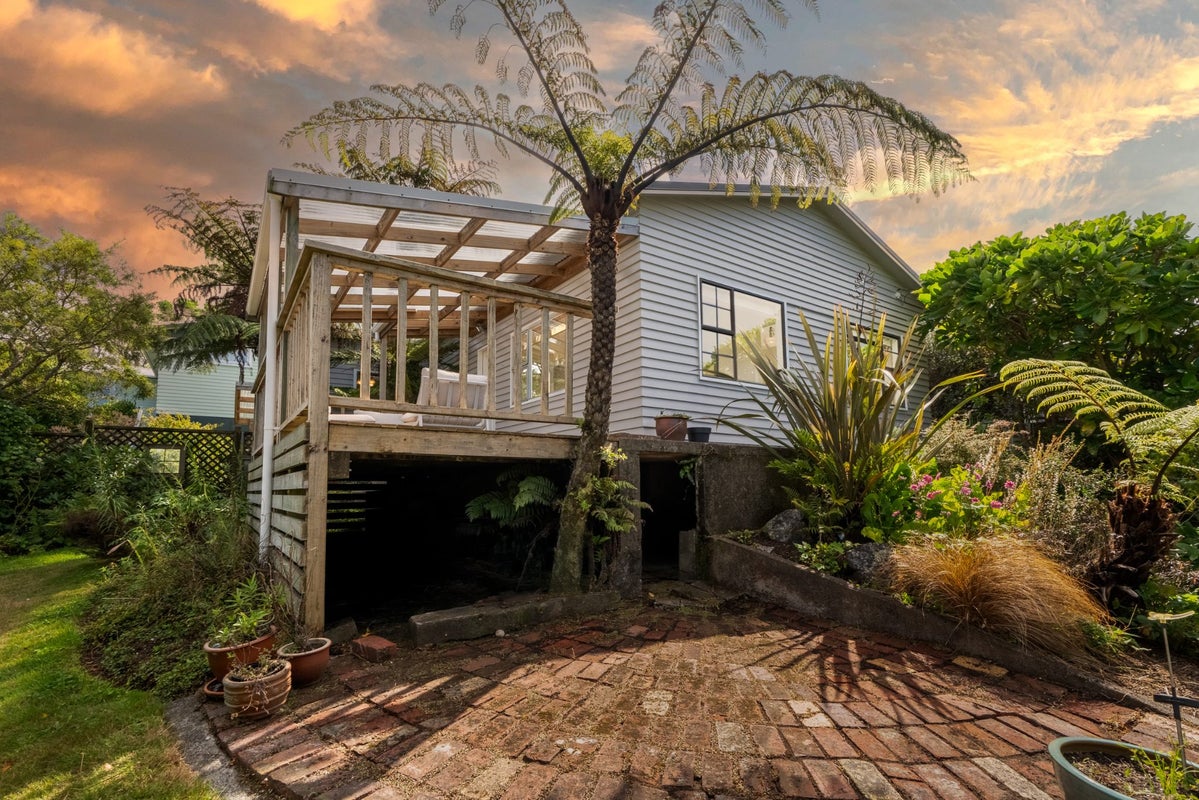 34 Poto Road, Normandale, Lower Hutt - Carousel 1
