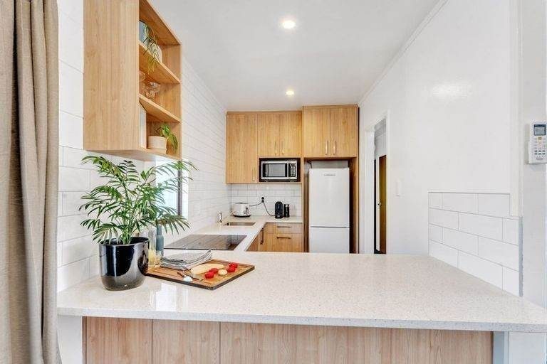 8/17 Coyle Street, Sandringham, Auckland - Carousel 1