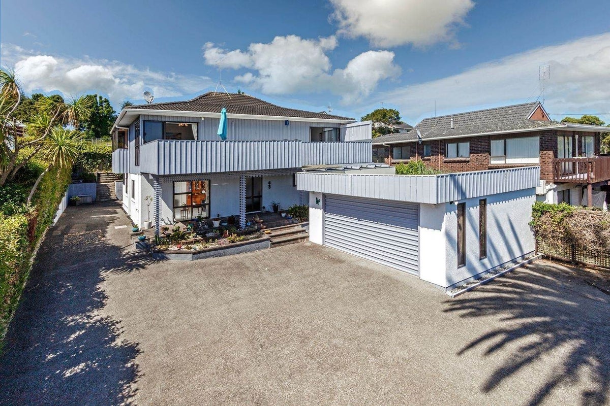 26 Glencoe Road, Browns Bay, Auckland - Carousel 1