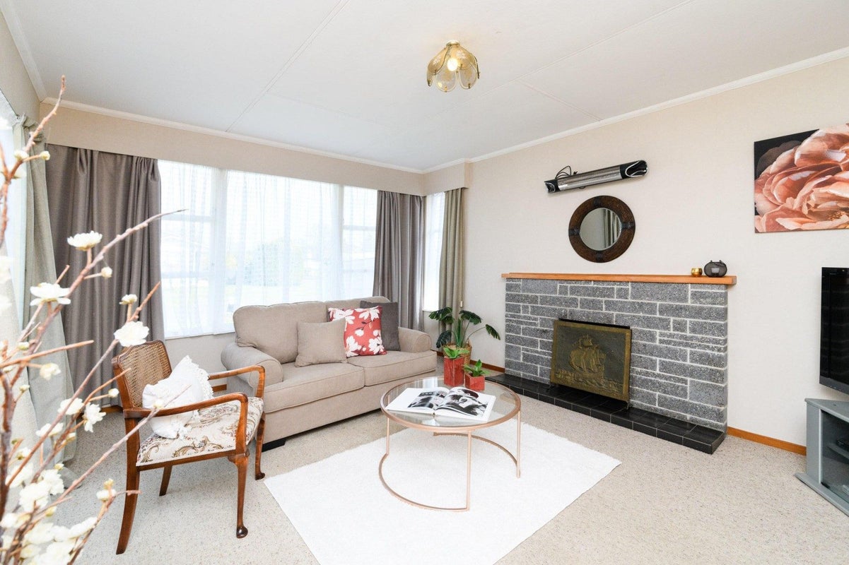 25 Ruamahanga Crescent, Terrace End, Palmerston North - Carousel 2