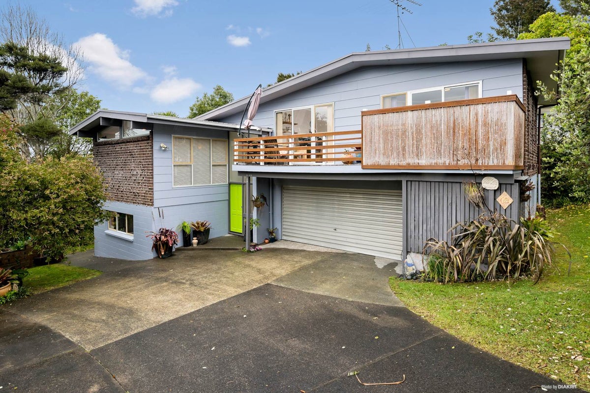 15 Makepiece Place, Chatswood, Auckland - Carousel 2