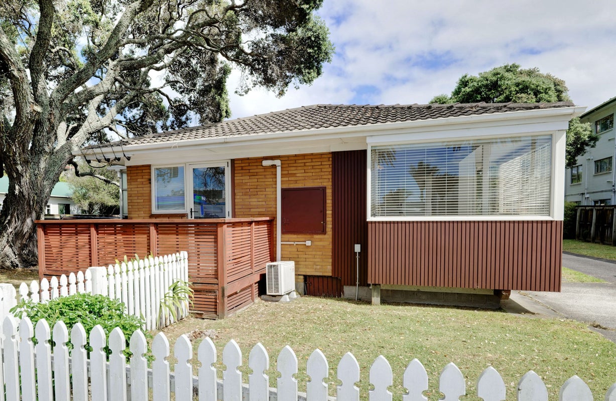 1/760 Beach Road, Browns Bay, Auckland - Carousel 1
