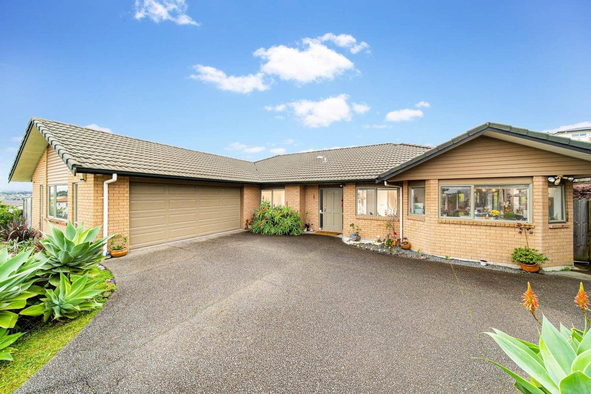 32 Ballymore Drive, Pinehill, Auckland - Carousel 1