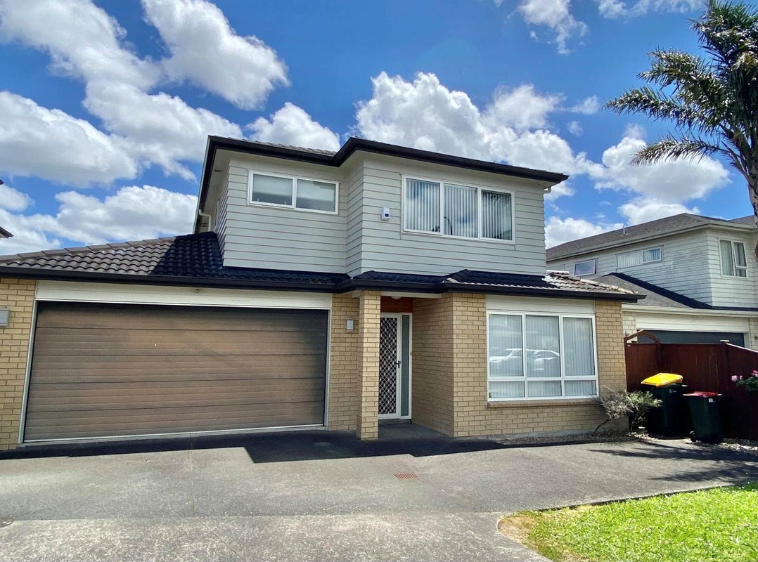 9 Sunglade Grove, Flat Bush, Auckland - Carousel 1