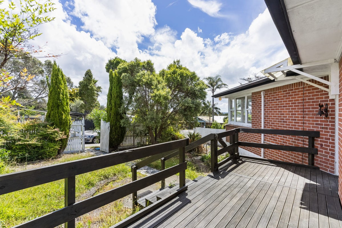 19 Willow Avenue, Birkenhead, Auckland - Carousel 2