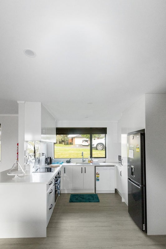 21 Loughinisland Place, Weymouth, Auckland - Carousel 11