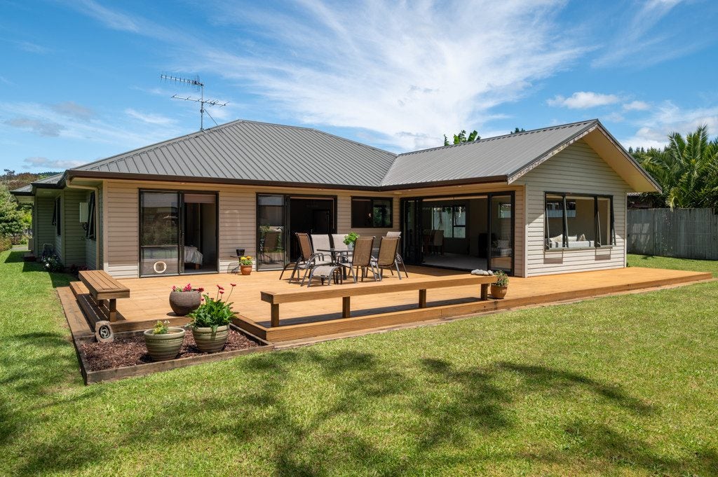 8 Caulfield Place, Pukehangi, Rotorua - Carousel 1
