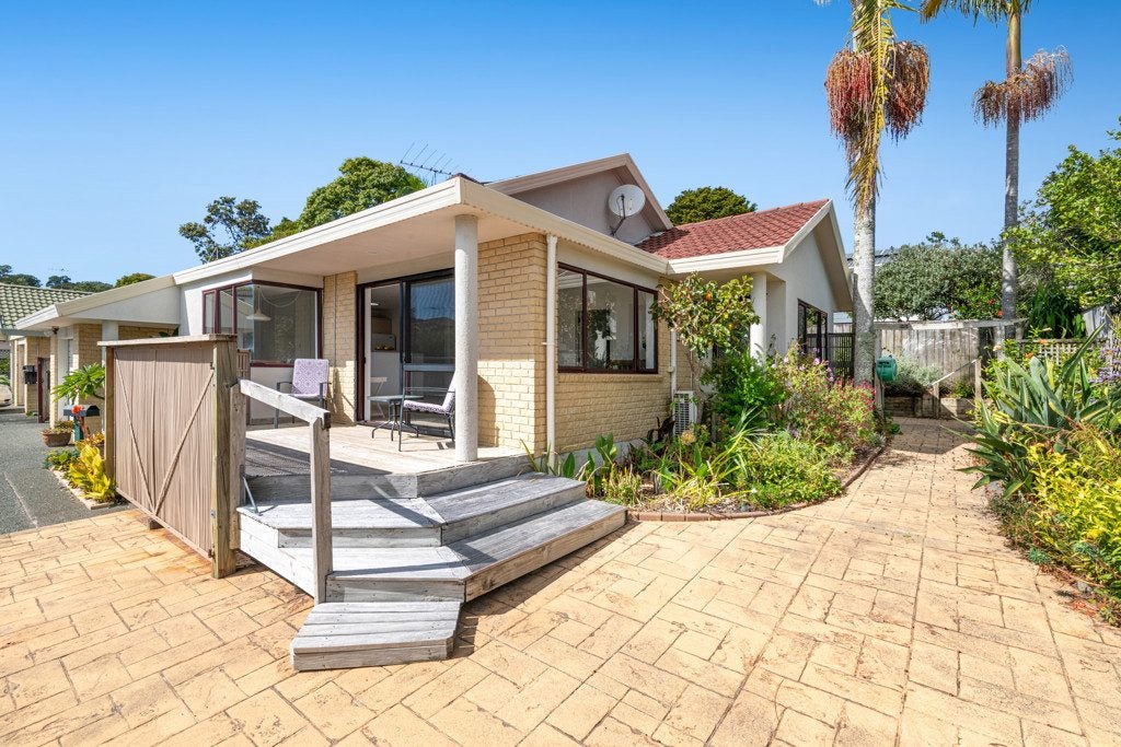 19 Palmgreen Court, Stanmore Bay, Whangaparaoa - Carousel 1