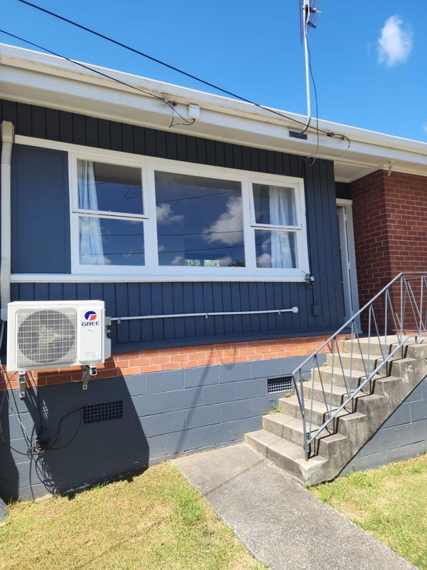 79 Royal View Road, Te Atatu South, Auckland - Carousel 1