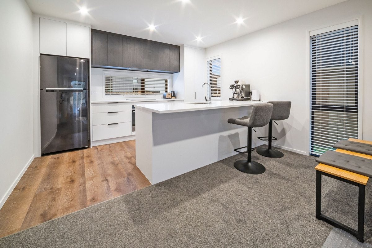 76 Jacks Landing Drive, Hamilton Lake, Hamilton - Carousel 2