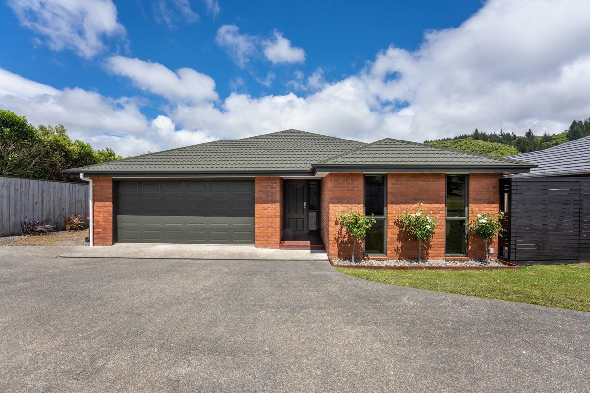 17 Ormrod Grove, Riverstone Terraces, Upper Hutt - Carousel 1