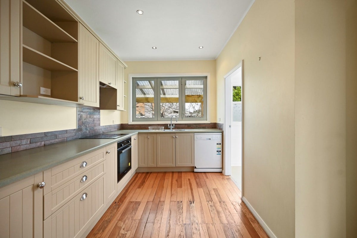 41 Lake Crescent, Hamilton Lake, Hamilton - Carousel 2