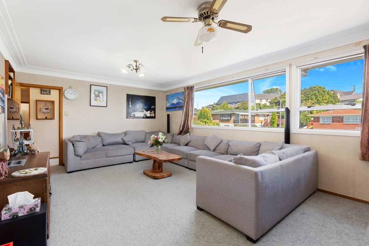11 Windermere Crescent, Blockhouse Bay, Auckland - Carousel 2