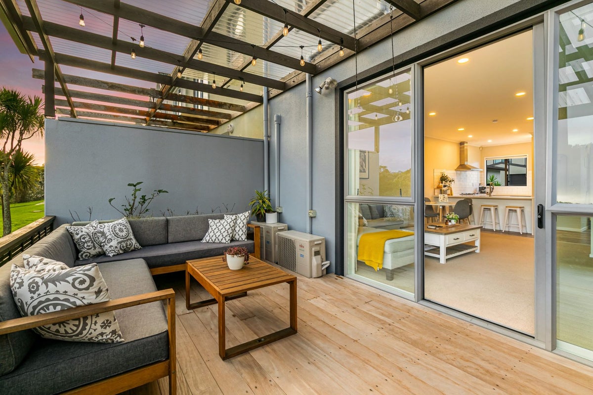 9S Clearwater Cove, West Harbour, Auckland - Carousel 1