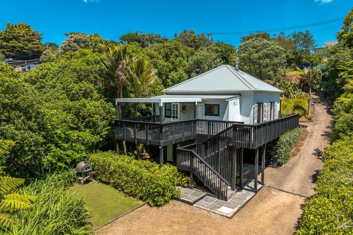 19 Trig Hill Road, Onetangi, Waiheke Island - Carousel 2