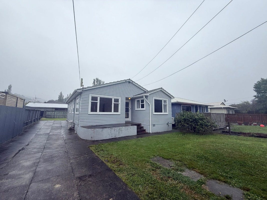 6 Golf Road, Manor Park, Lower Hutt - Carousel 1