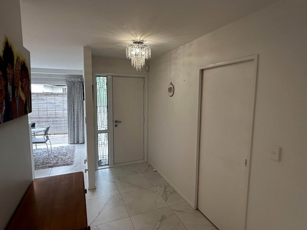 10B Tipene Place, Meadowbank, Auckland - Carousel 2