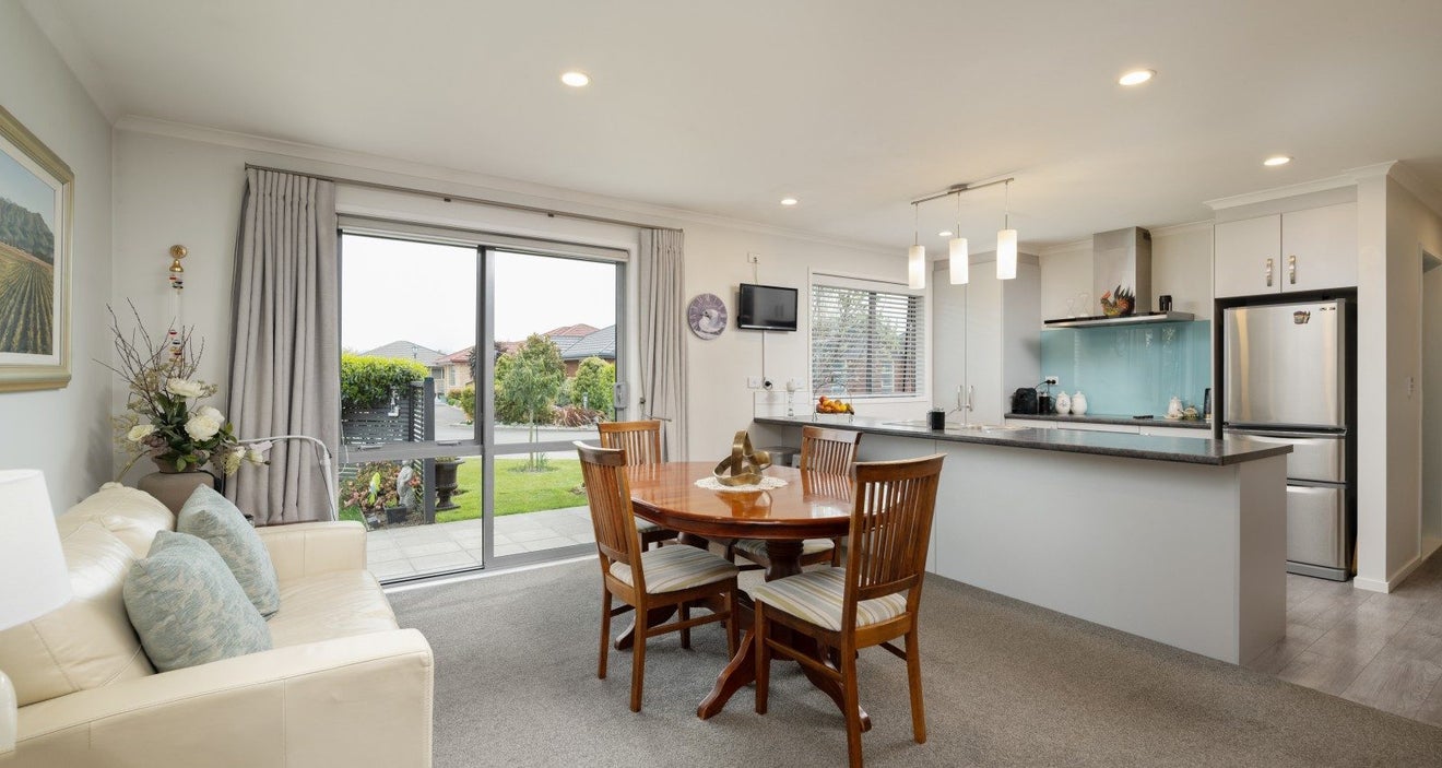 9 Korari Grove , Redwoodtown, Redwoodtown - Carousel 1