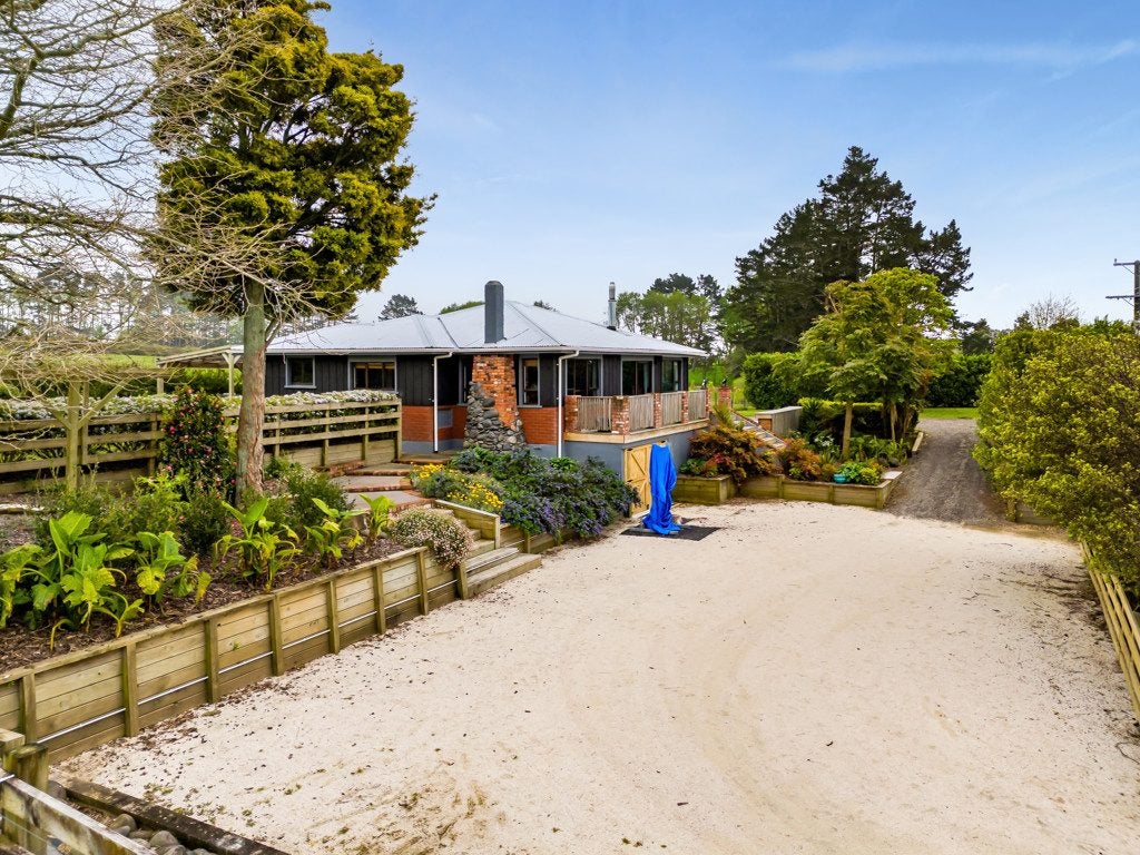 8 Clearview Road, Lepperton, New Plymouth - Carousel 44