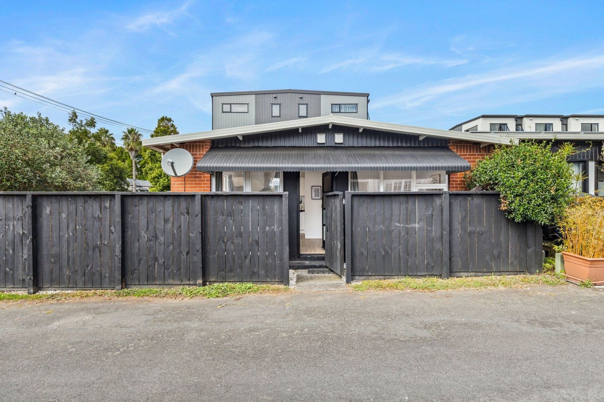 2/16 Highbury Street, Avondale, Auckland - Carousel 1