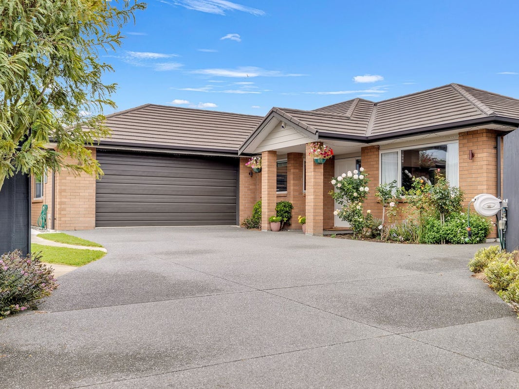 21 Catchpole Place, Woodend, Woodend - Carousel 1