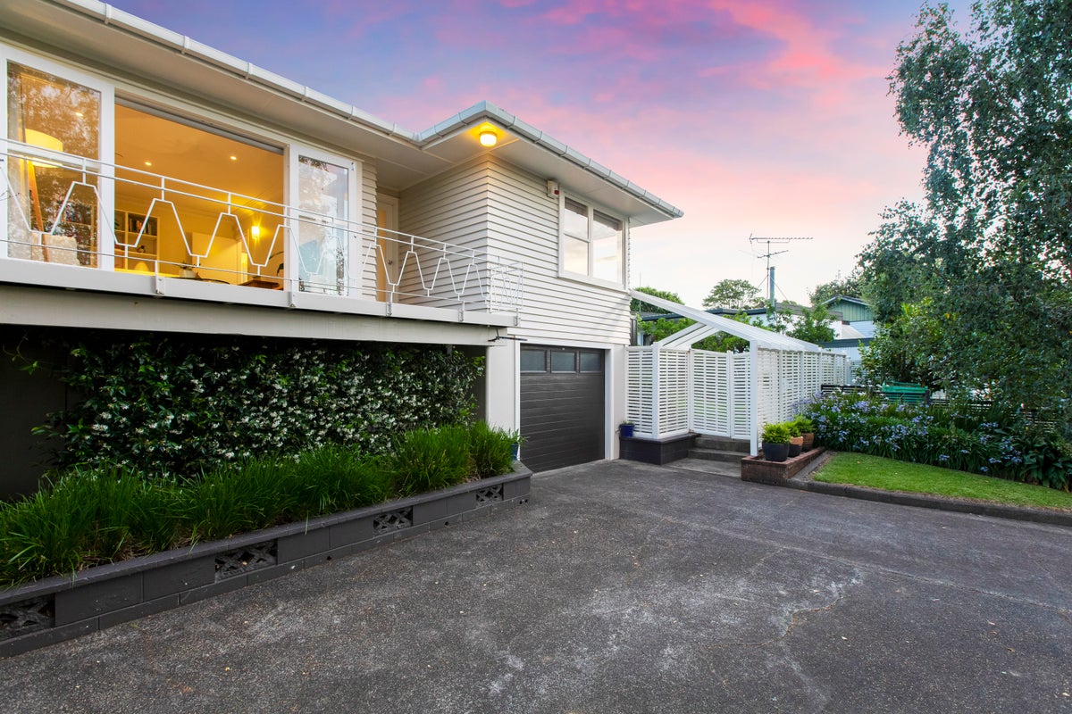 12 Glenroy Place, Green Bay, Auckland - Carousel 35