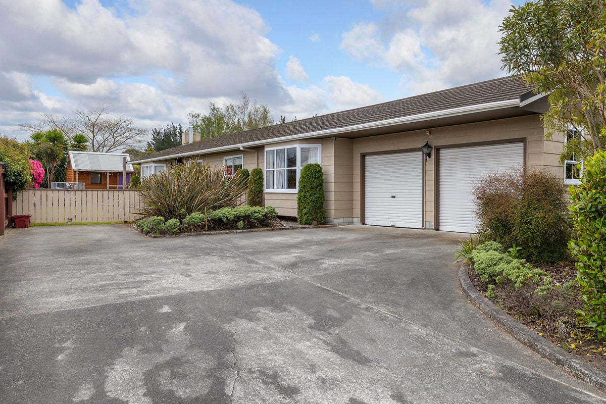 29 Oak Street, Masterton, Masterton - Carousel 1