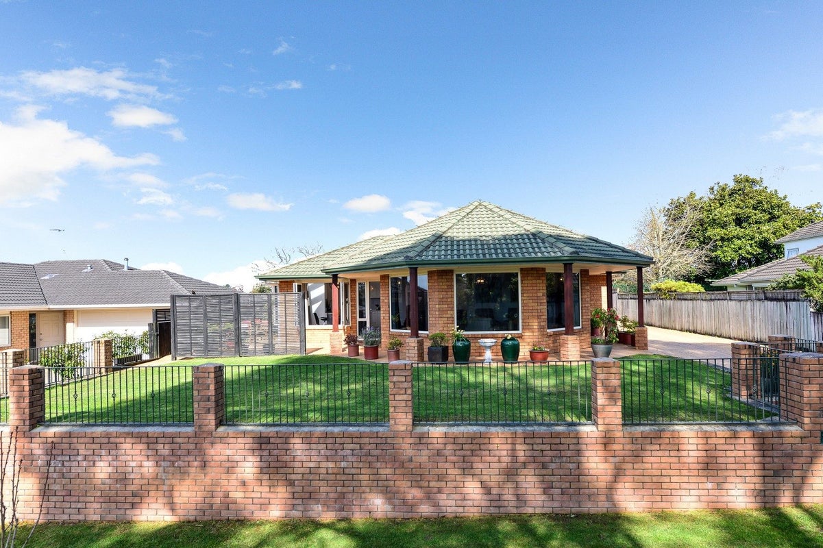 23 Dixon Road, Fitzroy, Hamilton - Carousel 1