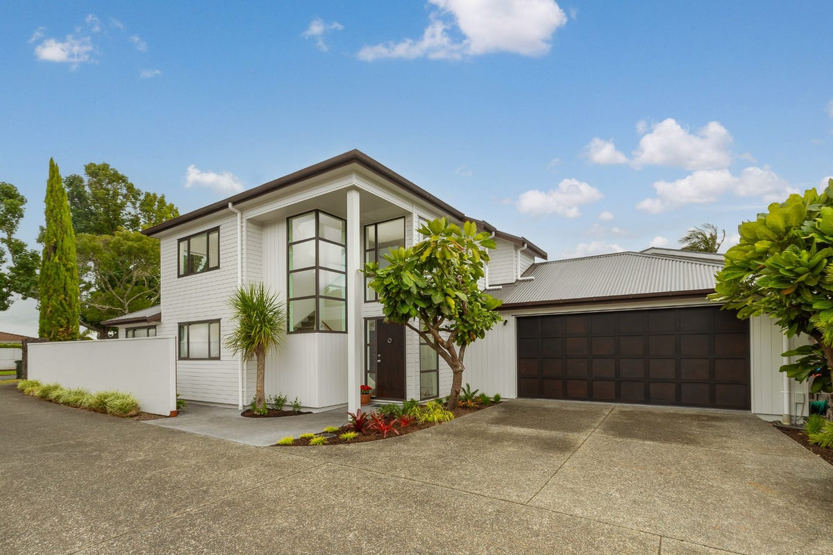 51A Dignan Street, Point Chevalier, Auckland - Carousel 1