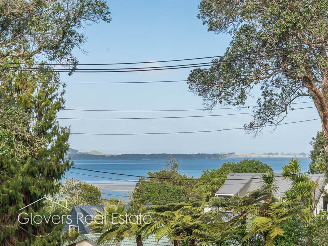 15 Harrybrook Road, Green Bay, Auckland - Carousel 2