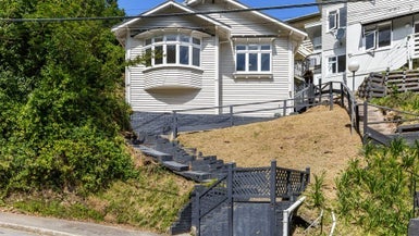 42A Adams Terrace, Aro Valley, Wellington - Carousel 1