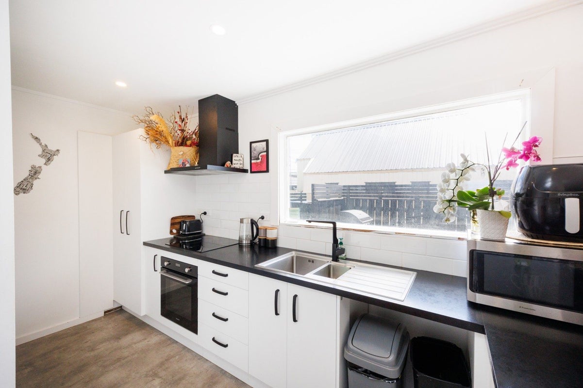 16 Thomson Street, West End, Palmerston North - Carousel 1