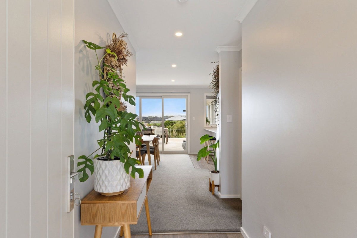 1 Gibraltar Way, Fitzherbert, Palmerston North - Carousel 2