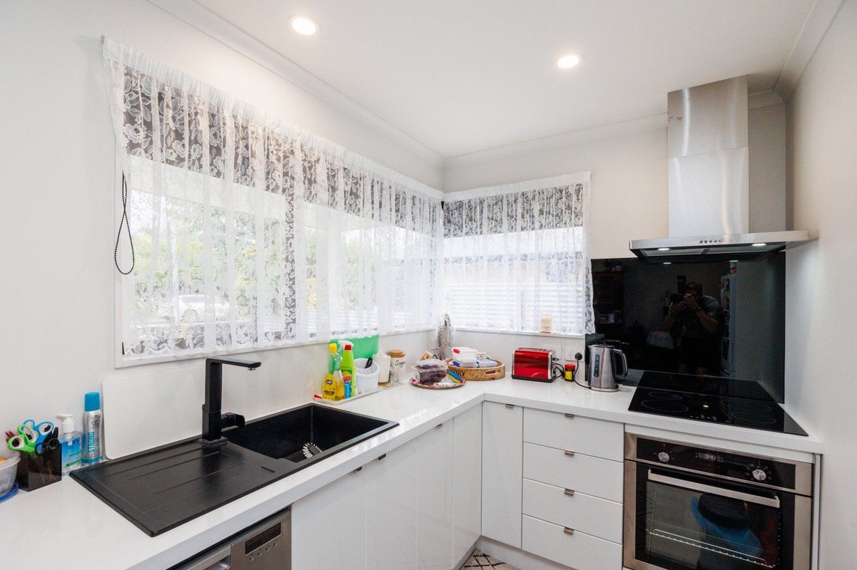 17 Thomson Street, West End, Palmerston North - Carousel 2