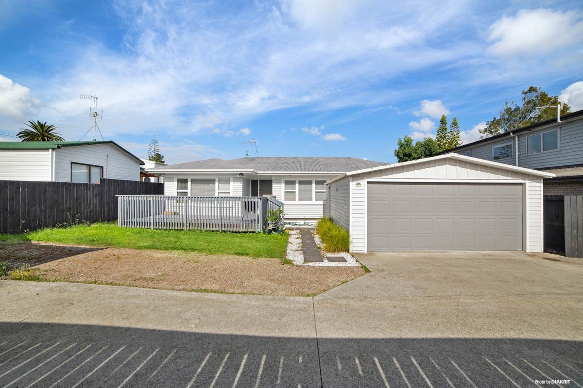 245A Beach Haven Road, Birkdale, Auckland - Carousel 1