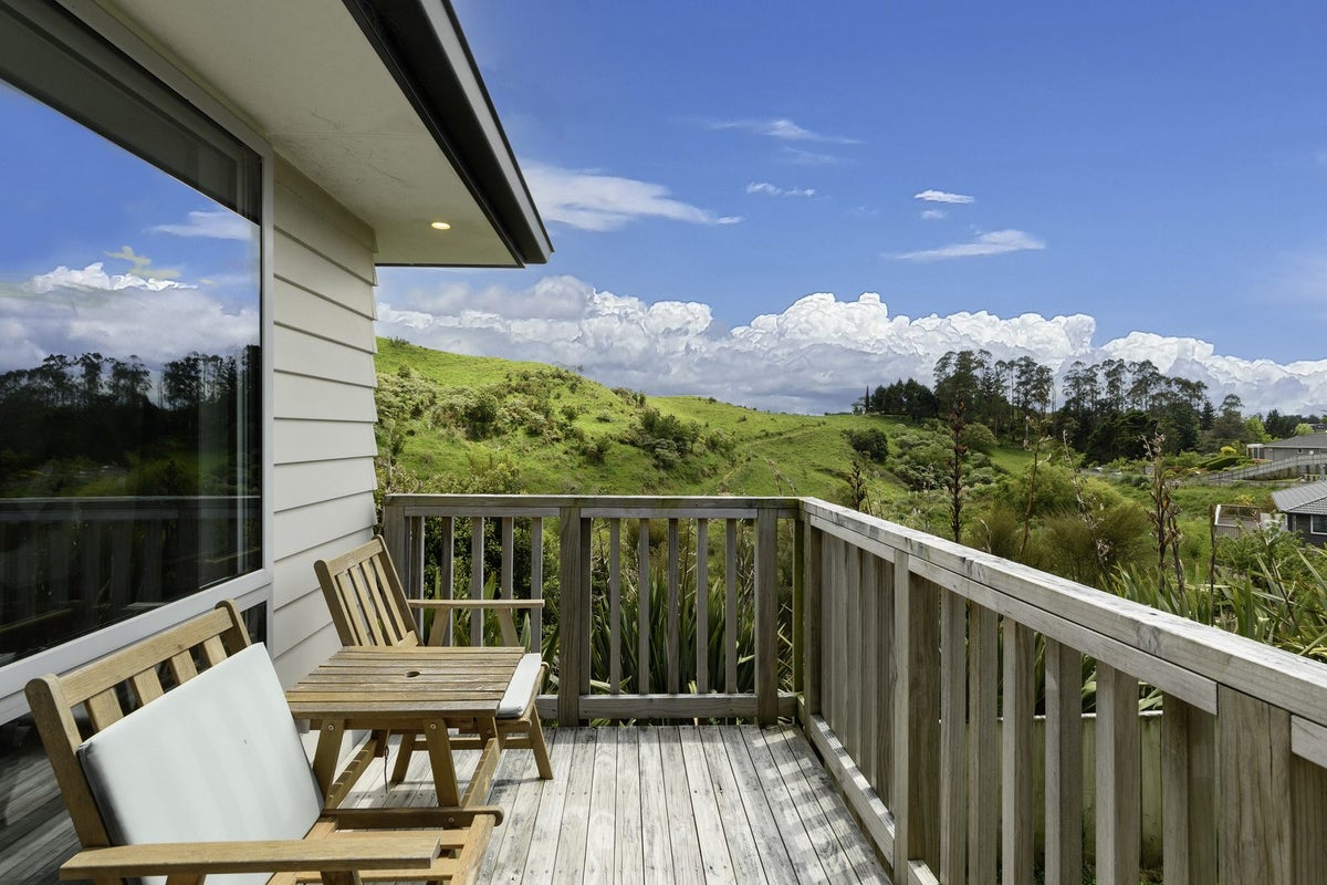 142 Ballintoy Park Drive, Welcome Bay, Tauranga - Carousel 13