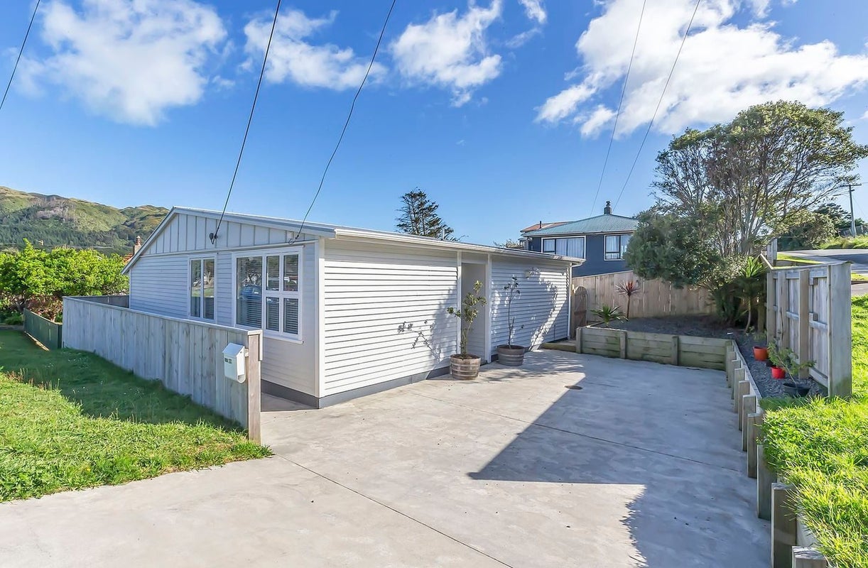 27A Mexted Terrace, Tawa, Wellington - Carousel 1