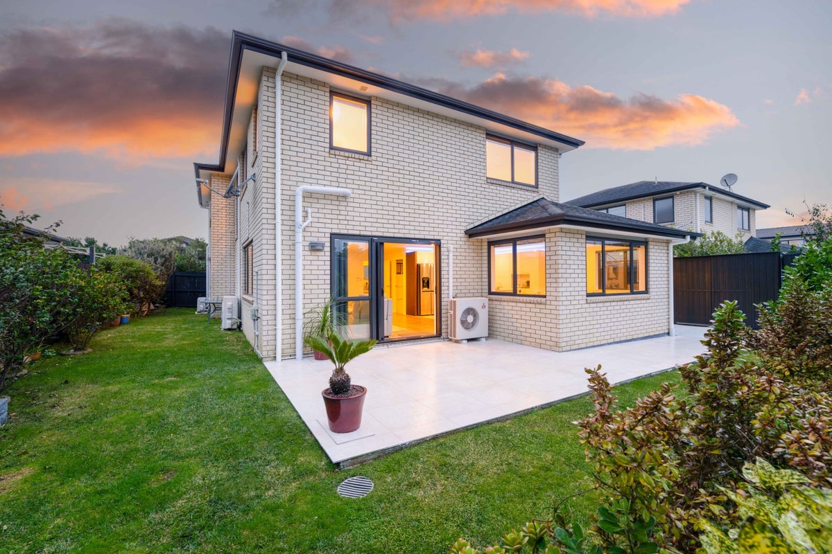 10 Yatterina Avenue, Takanini, Auckland - Carousel 2